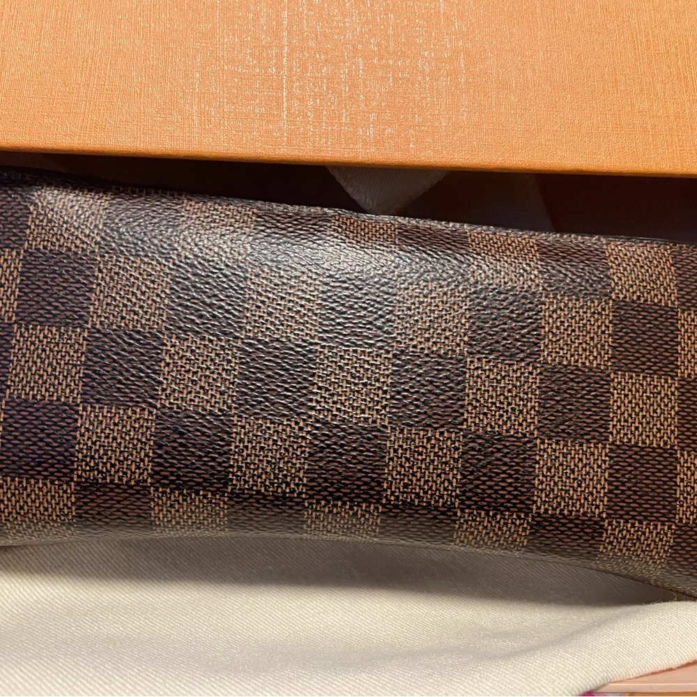 Authentic Louis Vuitton CLÉMENCE WALLET Damier Print